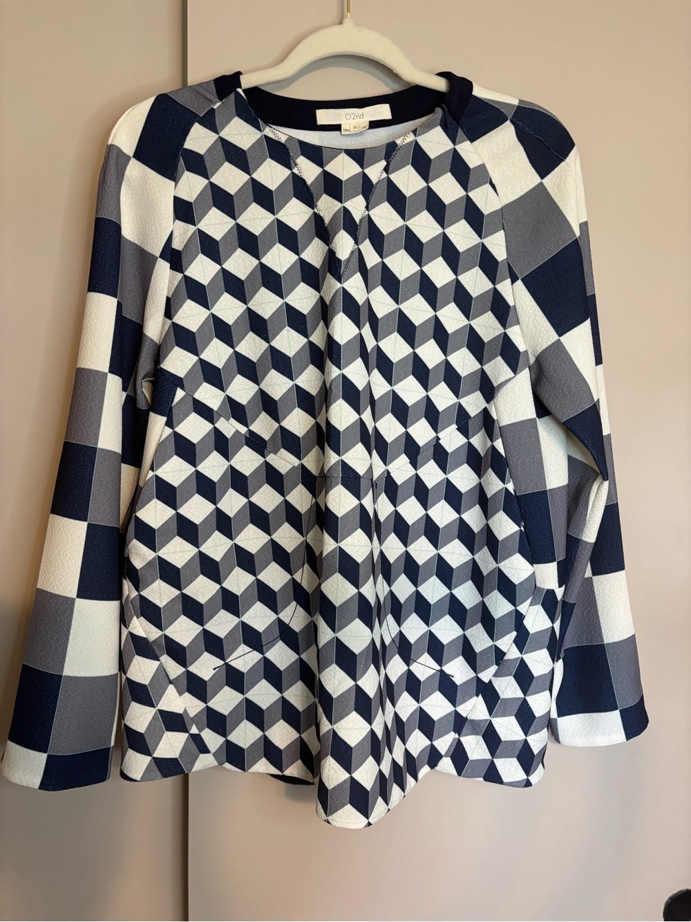 O'2nd Navy and White Geometric Crewneck Top Size 4